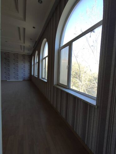 Digər kommersiya daşınmaz əmlakı: Heyder eliyev prospektində mərkəzdə, 3 mərtəbəli, obyekt icareye — 15