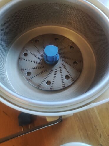 Digər əntiq əşyalar: Qədimi sivetdən qalma daş tərəzi. Qədimi şirəcəkən maşın — 10