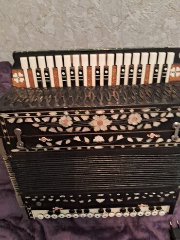 Səs avadanlığı: Qarmon, Akustik, İşlənmiş, Ünvandan götürmə