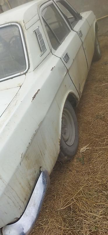 top az masin: Model: QAZ-24 Volqa sedan (ağ rəng) Kuzov: 4 qapılı, klassik xrom — 2