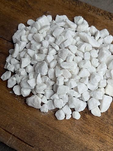 Мраморная крошка: Мраморная крошка, Белый, Ландшафтная, В мешках — 8