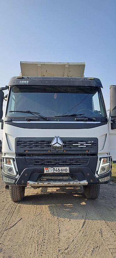 Транспорт: Самосвал SINOTRUK (CNHTC) 6x4 - Конфигурация: 6x4, трехосный самосвал — 3