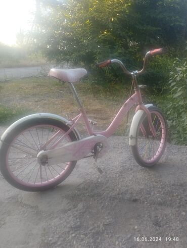 детский горка: Продаю велосипед детский на 20-х колёсах. резина новая, состояние