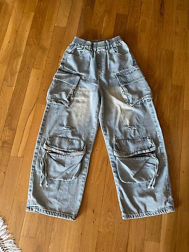 iş forma: Geniş kəsimli, açıq göy rəngli denim kargo şalvar. Biri 50 manata — 2
