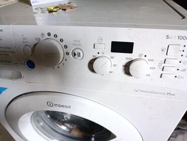 паровоз утюг: Кир жуучу машина Indesit, Колдонулган, Автомат, 5 кг чейин, Компакттуу
