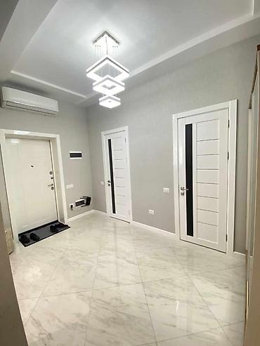 ucuz ev: 28 May metrosunun yaxınlığında 2 otaqlı mənzil kirayə verilir. 111 m² — 6