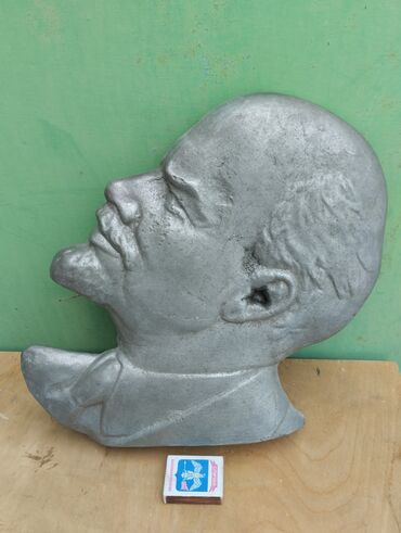 фарфоровые статуэтки: Продажа бюст Ленина вылитый из алюминия, высота 33см вес 5кг.ц3500с