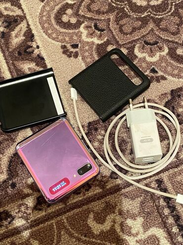 раскладушки телефон: Samsung Z Flip, Б/у, 256 ГБ, цвет - Фиолетовый, 1 SIM, eSIM