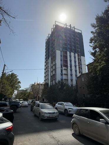 помещение бизнес: Продаю Офис 200 м², Без ремонта, Без мебели, Многоэтажное здание, 1 этаж
