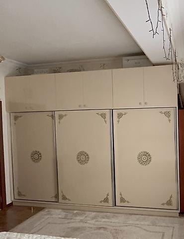 divar rəfləri: İşlənmiş, 3 qapılı, Bej, Kupe, Düz dolab — 1