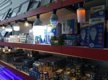 led işıqlar: Müxtəlif növ işıqlandırma məhsulları, o cümlədən LED lampalar