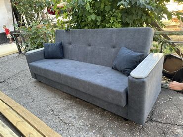 Прямые диваны: Прямой диван, Новый, Трехместный — 9