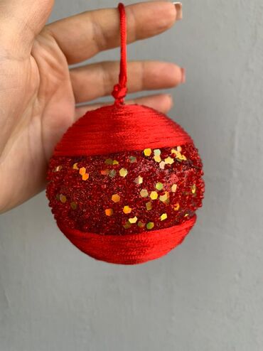 Yeni il oyuncaqları və bəzəkləri: Yeni il ağacı üçün bəzək topları – 2 fərqli dəst 1) Parıltılı çiçək — 7