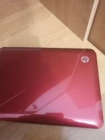mini notebook computer: HP mini noutbuk - Korpus: parlaq qırmızı üst qapaq, kompakt və yüngül