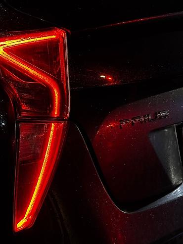 Транспорт: Toyota Prius: 2018 г., Вариатор, Гибрид, Хэтчбэк — 2