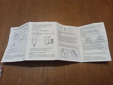3 pa 1: Privezak alko-tester. Napaja se običnim baterijama od 1,5V. Uz njega — 8