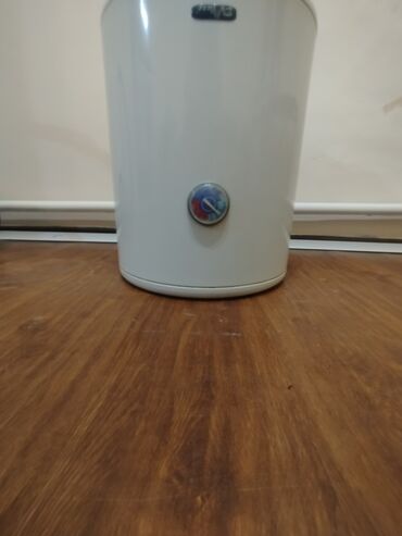 горизонтальный водонагреватель: Электрический накопительный водонагреватель (бойлер) Описание: - Тип