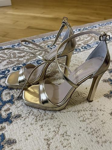 sendel: Qızılı rəngli qadın yüksək dabanlı sandal - Model: platformalı, açıq — 1