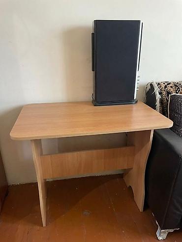 komputer setup: Düz masa, Polkasız, Siyirməsiz, Teksturalı laminat, Zəmanətsiz, Kredit yoxdur — 1