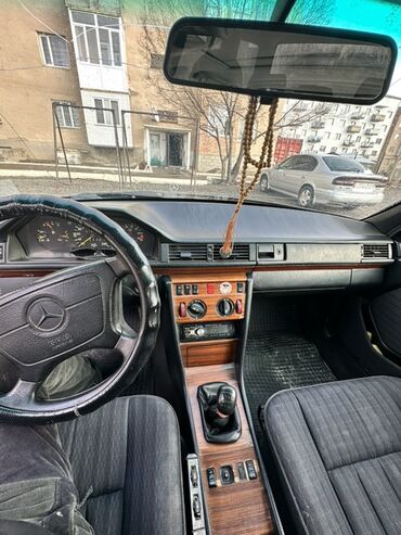 Mercedes-Benz: Mercedes-Benz W124: 1992 г., 2.2 л, Механика, Бензин, Универсал — 7