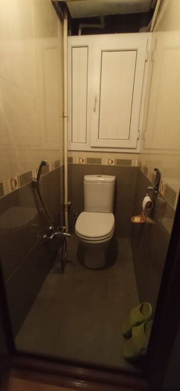 Uzunmüddətli kirayə mənzillər: Bakıxanov qəsəbəsi, Kaspi Bakıxanov təhsil mərkəzinin yanında,3 — 8