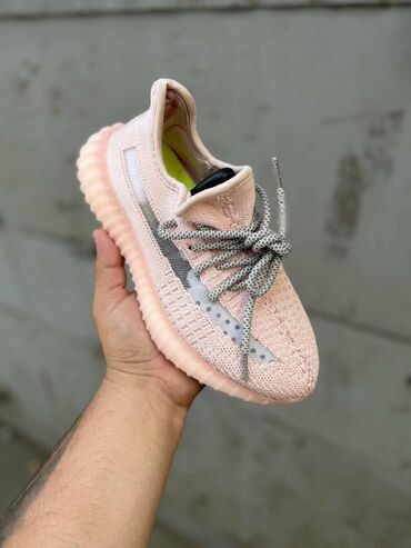 Patike: Adidas Yeezy dečije patike

Novo
Brojevi 31 do 36

fb Moje Krpice 1 — 2