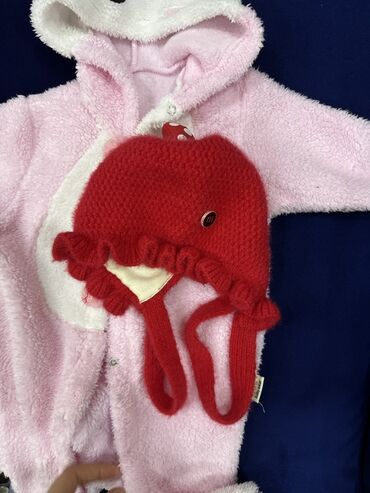 Oyuncaqlar: Body ve papaq birlikde 12 m Tezeden ferqlenmirler Body 3/6 ay Papaq 1