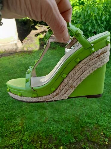 metalik srebrne sandale: Sandals, Ara, 40