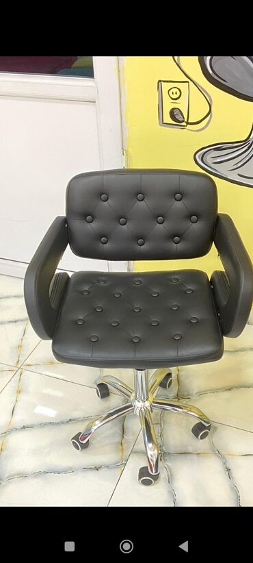 tibbi şəkillər: Qara rəngli salon/ofis kreslosu - Material: yumşaq eko-deri üzlük