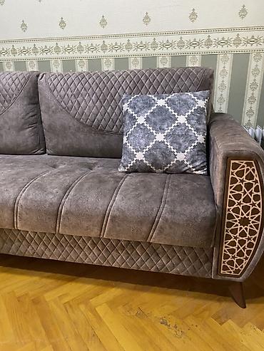 Divanlar: Qonaq otağı üçün şık divan - Rəng: tünd bozumtul (taupe). - Material — 1