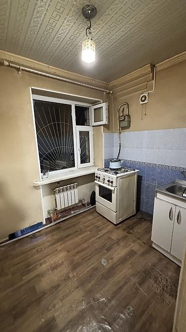 Продажа квартир: 1 комната, 31 м², ул. Курманжан Датка-Гапара Айтиева, Хрущевка, 2 этаж, Косметический ремонт — 4