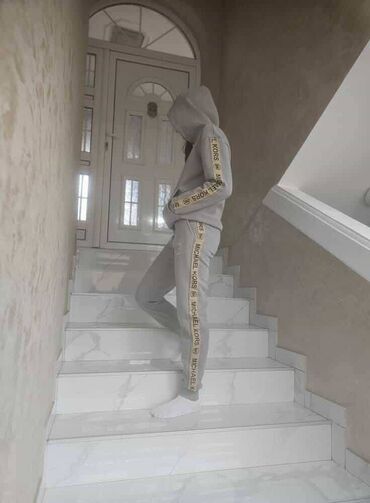 Gornji i donji deo: Ženske Futrovane trenerke 
S-xxl
4.700 din na lalafo.rs — 13 Gornji i donji deo: Ženske Futrovane trenerke 
S-xxl
4.700 din — 13