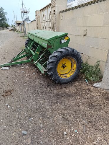 azərbaycanda traktor satisi 1025: Razilasma yolu ile Yiyesi rasiyada olur watsapla elaqe saxliya