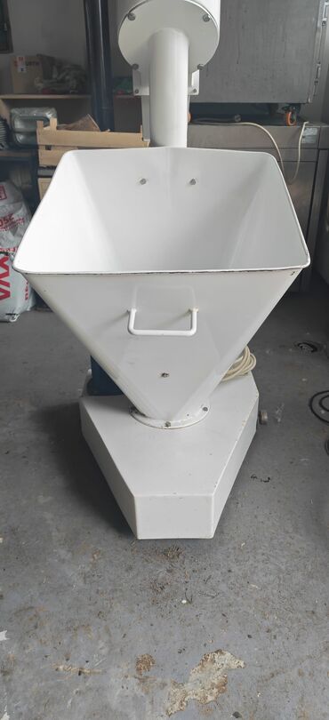 Ostali kuhinjski aparati: Rotaciono sito za brasno marke MAT-ING iz Nisa, u odlicnom stanju kao — 4