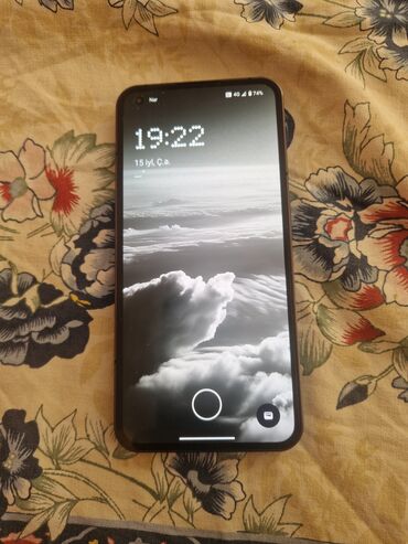 телефон fly fs504 чехлы: Temirde olmuyub problemi yoxdu teze telefon alinib deye satilir qadin