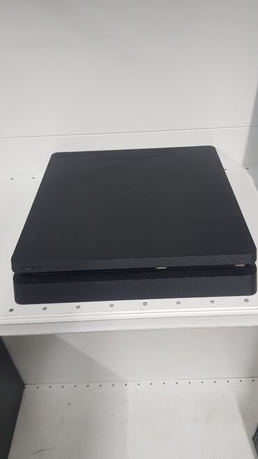 PS4 (Sony PlayStation 4): Sony PlayStation 4 Slim (1TB) (CUH-2208B) на пломбе только приставка