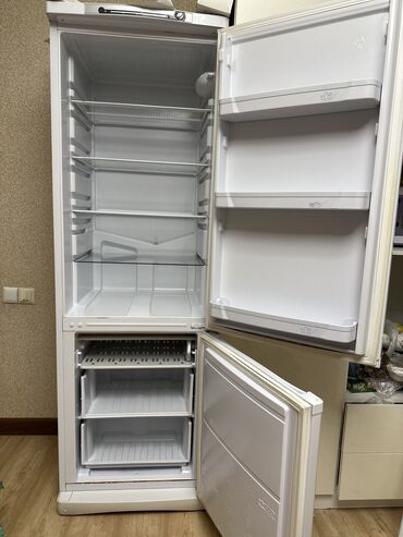 маленькие холодильники бу: Холодильник Indesit, Б/у, Двухкамерный