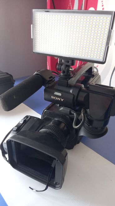 Videokameralar: Sony hxr-mc1500. Təcili pul lazım olduğu üçün satılır.üzərində