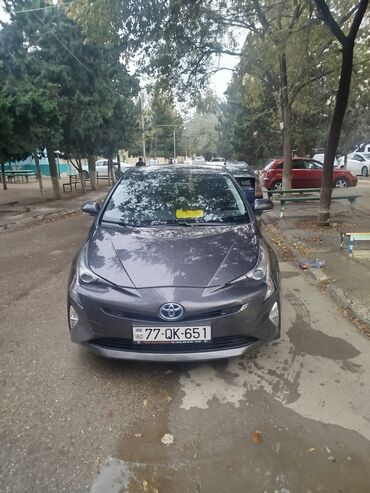 bmw 1 серия 130i at: Toyota Prius hibrid, boz rəng. - Kuzov: hetçbek, aerodinamik ön