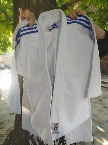 Adidas uşaq üçün judo gi üstü (kurtka) - Rəng: ağ, çiyinlərdə mavi