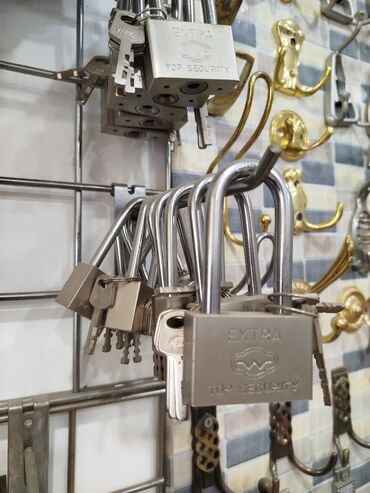 serf qapi: Metaldan hazırlanmış “EXTRA TOP SECURITY” asma qıfıllar - Uzun qövsə