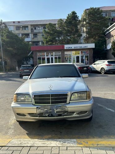 ölüxana mercedes: Mercedes-Benz 220: 2.2 l | 1998 il Sedan