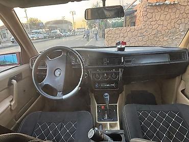 mercedes 170 b: Mercedes-Benz 190 (W201) sedan - Kuzov: 4 qapılı sedan, tünd bordo — 7