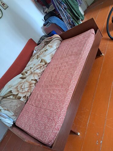 корпусная мебель бу: Кровать, Б/у