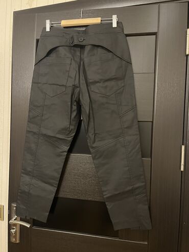 Heykəlciklər: Zara deri görünümlü, düz biçimli şalvar. S razmerdir ama Oversize — 13