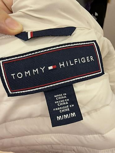 Верхняя одежда: Брендовая (Tommy Hilfiger) стеганая куртка с капюшоном — 8