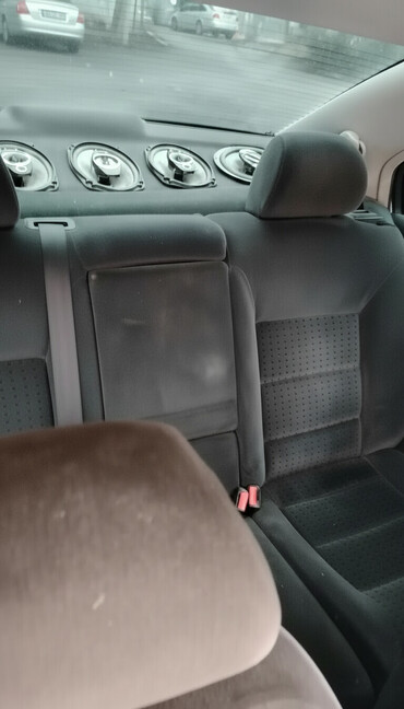 Volkswagen: Volkswagen Bora: 1.6 l | 1999 il Sedan — 2