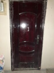 Dekorativ divar panelləri: Mənzil üçün İşlənmiş Giriş qapısı Glazok ilə, Zəmanətsiz, Ünvandan götürmə