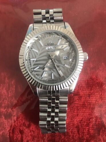 браслет кожа: Мужские часы Rolex Day-Date с серебристым браслетом и узорчатым