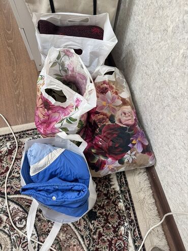 секонд хенд оптом прайс: Отдам даром 3 пакета женских вещей на размер 44-46 и 1 детский